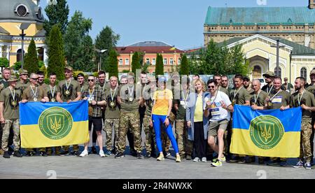 KIEW, UKRAINE - 28. MAI 2023 - Direktorin der Abteilung Jugend und Sport in der Staatsverwaltung der Stadt Kiew Yuliia Khan, Initiatorin und Organisatorin Stockfoto