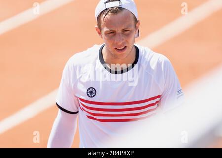 Paris, Frankreich. 28. Mai 2023. PARIS, FRANKREICH - MAI 28: Tallon Griekspoor aus den Niederlanden in Aktion während seines Spiels gegen Pedro Martinez von Spanien am ersten Tag von 2023 Roland Garros im Stade Roland Garros am 28. Mai 2023 in Paris, Frankreich. (Foto: Marleen Fouchier/BSR Agency) Kredit: BSR Agency/Alamy Live News Stockfoto