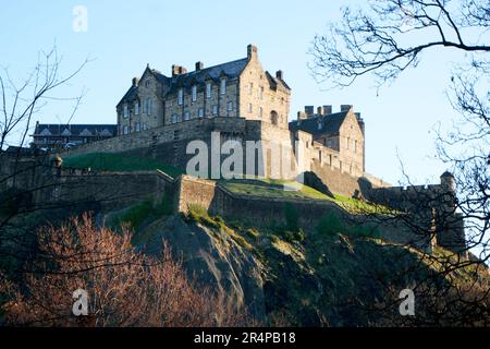 Edinburgh Castle in der Wintersonne, Schottland, Großbritannien Stockfoto