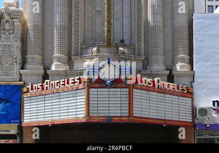 LOS ANGELES, KALIFORNIEN - 17. MAI 2023: Los Angeles Theatre am Broadway in Downtown Los Angeles. Stockfoto