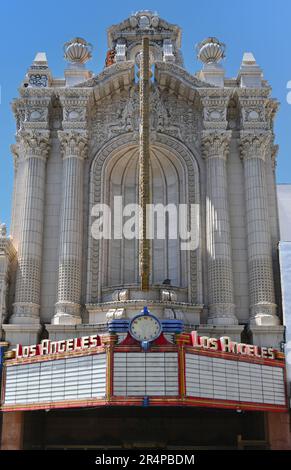 LOS ANGELES, KALIFORNIEN - 17. MAI 2023: Los Angeles Theatre am Broadway in Downtown Los Angeles. Stockfoto