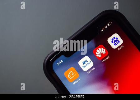 Vancouver, KANADA - Mai 21 2023: Ikonen von Alibaba, Tencent, Huawei und Baidu auf einem iPhone mit Kopierbereich. Chinesisches generatives KI-Konzept Stockfoto