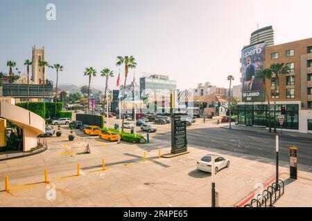 Los Angeles, Kalifornien, USA - 26. April 2023. Hollywood Hills an einem nebligen Morgen, Blick vom Hollywood und Highland Center, Los Angeles Stockfoto