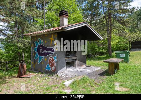 Barbecue- und Picknickbereich im Sibillini-Nationalpark, Umbrien, Mittelitalien, Europa Stockfoto