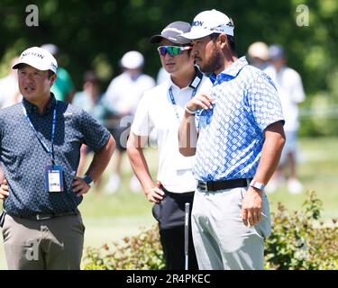 Dublin, Ohio, USA. 29. Mai 2023. Hideki Matsuyama (JPN) auf dem Putting Green beim Memorial Tournament in Dublin, Ohio. Brent Clark/Cal Sport Media/Alamy Live News Stockfoto