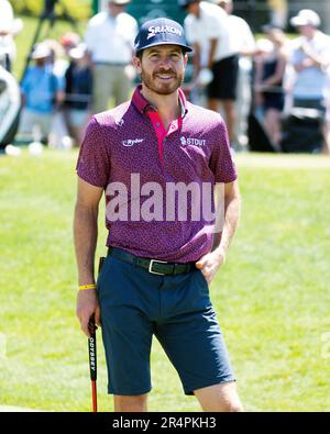 Dublin, Ohio, USA. 29. Mai 2023. Sam Snyder (USA) auf dem Putting Green beim Memorial Tournament in Dublin, Ohio. Brent Clark/Cal Sport Media/Alamy Live News Stockfoto