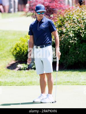 Dublin, Ohio, USA. 29. Mai 2023. Rickie Fowler (USA) auf dem Putting Green beim Memorial Tournament in Dublin, Ohio. Brent Clark/Cal Sport Media/Alamy Live News Stockfoto