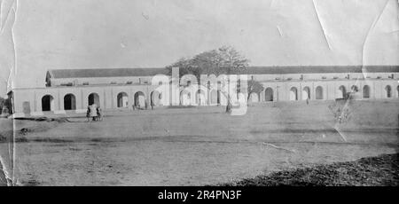 Südindien, von denen Teile heute als Pakistan bekannt sind: Bungalows im Kantonment Lahore. Aus einer Serie, die aus dem ursprünglichen Schnappschuss des Ersten Weltkriegs in Indien, c1917-19, aufgenommen wurde. Die Originale waren kleine Fotos, die bei zu großer Vergrößerung schlecht aussehen könnten. Stockfoto