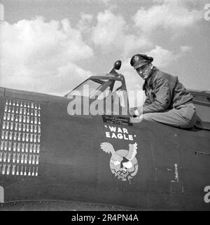 P-47D Thunderbolt Razorback - USAAF United States Army Air Force Republic P-47D Thunderbolt Razorback - WW2 / 2. Weltkrieg - WAR EAGLE LT. Julius P Maxwell - 2. Weltkrieg über Europa Stockfoto