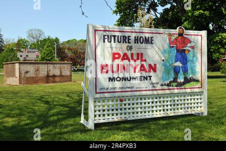 Ein fiktives Schild steht im Memorial Park in Port Hope, Ontario, bevor die Horrorserie Welcome to Derry, ein Prequel für die IT-Filme, gedreht wird. Stockfoto