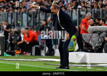 Massimiliano Allegri Trainer des FC Juventus Gesten während des Fußballspiels der Serie A zwischen dem FC Juventus und dem AC Mailand im Stadion Juventus in Turin (IT Stockfoto