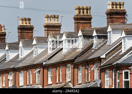 Viktorianische Terrassenhäuser auf der Worting Road, Basingstoke, Großbritannien. Konzept: Englischer Immobilienmarkt, Hypothekengeschäfte, Immobilienpreise, "Buy to let" Stockfoto