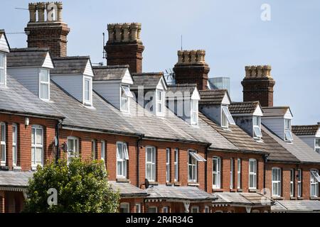 Viktorianische Terrassenhäuser auf der Worting Road, Basingstoke, Großbritannien. Konzept: Englischer Immobilienmarkt, Hypothekengeschäfte, Immobilienpreise, "Buy to let" Stockfoto