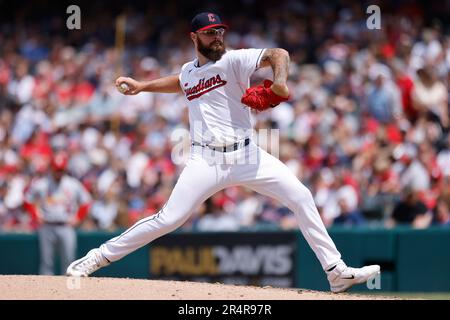 CLEVELAND, OH - 28. MAI: Cleveland Guardians Starting Pitcher Hunter Gaddis (33) spielt am 28. Mai 2023 im Progressive Field in Cleveland gegen die St. Louis Cardinals. (Joe Robbins/Image of Sport) Stockfoto