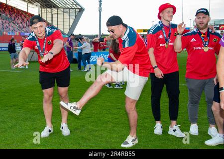 Limerick, Irland. 29. Mai 2023. Gavin Coombes und Shane Daly während des Munster Rugby Homecoming im Thomond Park Stadium in Limerick, Irland, am 29. Mai 2023 (Foto: Andrew SURMA/Credit: SIPA USA/Alamy Live News Stockfoto