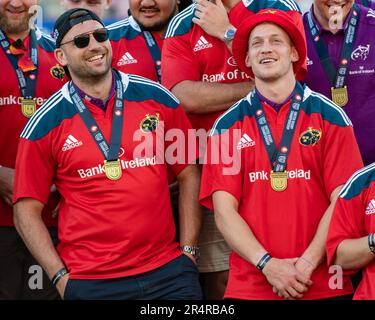 Limerick, Irland. 30. Mai 2023. Tadhg Beirne und Mike Haley feiern am 29. Mai 2023 beim Munster Rugby Homecoming im Thomond Park Stadium in Limerick, Irland (Foto: Andrew SURMA/Credit: SIPA USA/Alamy Live News Stockfoto