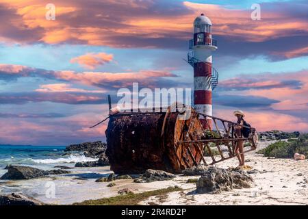 Junge Touristen auf einer maritimen Boje am Leuchtturm von Tip Cancun an einem paradiesischen türkisfarbenen Strand mit einem wunderschönen und atemberaubenden Himmel. Marine Wachturm. Stockfoto