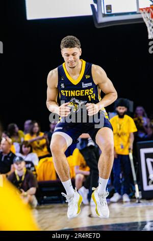 Edmonton, Kanada. 28. Mai 2023. Edmonton's (11) Brody Clarke wärmt sich auf, bevor die Saison 2023 der Edmonton Stingers gegen den Calgary Surge eröffnet wird. Calgary Surge 82 -81 Edmonton Stingers Credit: SOPA Images Limited/Alamy Live News Stockfoto