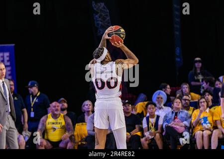 Edmonton, Kanada. 28. Mai 2023. Sean Miller-Moore von Calgary (00) spielt während der Eröffnungssaison der Edmonton Stingers 2023 gegen den Calgary Surge. Calgary Surge 82 -81 Edmonton Stingers Credit: SOPA Images Limited/Alamy Live News Stockfoto