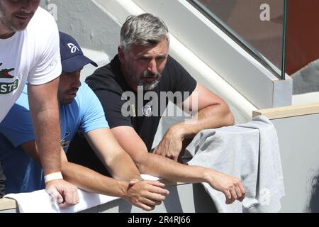 Goran Ivanisevic, Trainer von Novak Djokovic aus Serbien am 2. Tag der French Open 2023, Roland-Garros 2023, zweites Grand-Slam-Tennisturnier des Jahres, am 29. Mai 2023 im stade Roland-Garros in Paris, Frankreich - Foto: Jean Catuffe/DPPI/LiveMedia Stockfoto