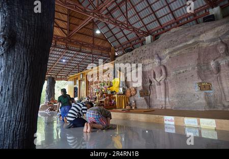 Wat Tham Phae Dan, ein einzigartiger Tempel auf einem Hügel in Thailands übersehener Provinz Sakon Nakhon Stockfoto