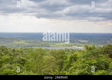 Wat Tham Phae Dan, ein einzigartiger Tempel auf einem Hügel in Thailands übersehener Provinz Sakon Nakhon Stockfoto