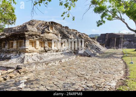 Die majestätischen Ruinen von El Tajin in Veracruz sind einige der kunstvollsten und einzigartigsten mesoamerikanischen Ruinen in Mexiko Stockfoto