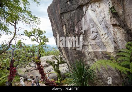 Wat Tham Phae Dan, ein einzigartiger Tempel auf einem Hügel in Thailands übersehener Provinz Sakon Nakhon Stockfoto