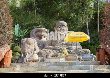 Wat Tham Phae Dan, ein einzigartiger Tempel auf einem Hügel in Thailands übersehener Provinz Sakon Nakhon Stockfoto