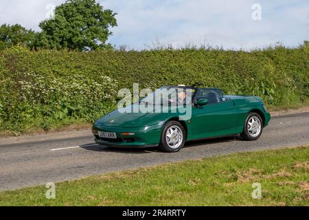 1992 90s Neunziger Green Lotus Elan SE Turbo Car Roadster Petrol 1588 cm3; auf der Capesthorne Hall Cheshire Classic Show, 2023 Stockfoto