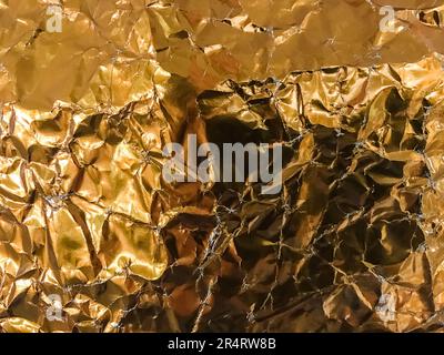 Goldener, zerknitterter Papierhintergrund Stockfoto