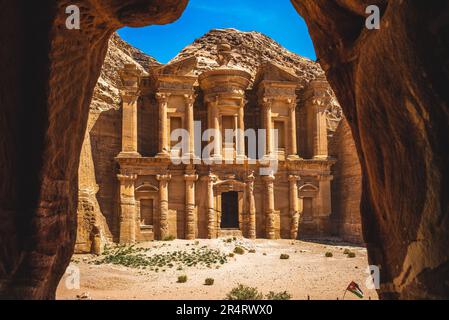 Ad Deir, das Kloster, befindet sich in petra in Jodan Stockfoto