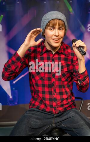 Shah Alam, Malaysia -April 17,2023 : Justin Biebers Wachsfiguren auf dem Red Carpet 2 in I-City Shah Alam. Er ist ein kanadischer Sänger und Songwriter Stockfoto