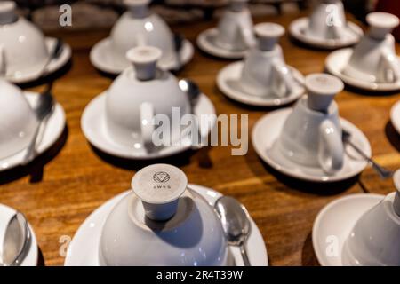 4WKS Kaffee- und Teestation in Onguma The Fort, Onguma Game Reserve, Namibia, Afrika Stockfoto