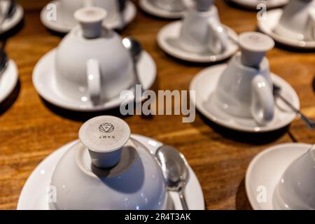 4WKS Kaffee- und Teestation in Onguma The Fort, Onguma Game Reserve, Namibia, Afrika Stockfoto