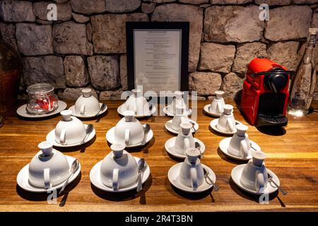 4WKS Kaffee- und Teestation in Onguma The Fort, Onguma Game Reserve, Namibia, Afrika Stockfoto