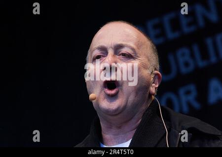 Schauspieler Tony Robinson beim Put Poverty First Demonstrator in London, zusammen mit 35000 Protest gegen das G-20-Treffen Stockfoto