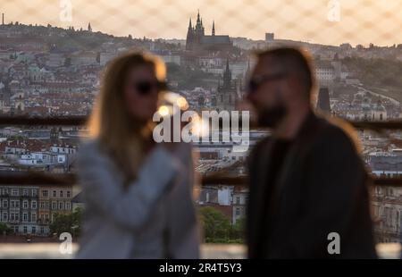 Prag, Tschechische Republik. 29. Mai 2023. Ein abendlicher Blick auf die Prager Burg vom Haus der Freude in Prag, Tschechische Republik, 29. Mai 2023. Kredit: Michaela Rihova/CTK Photo/Alamy Live News Stockfoto