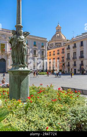 Blick auf Chiesa della Badia di Sant'Agata und Piazza Università, Catania, Sizilien, Italien, Europa Stockfoto