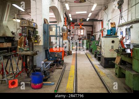 Garagenbahnreparatur mechanische Reparatur des Soller-Zuges im Bahnhof Soller. Tren de Soller, historischer Zug, der Palma de Mallo verbindet Stockfoto