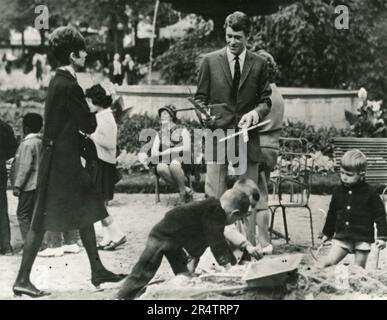 Britische Schauspieler Audrey Hepburn und Peter O'Toole im Film How to Steel A Million, UK 1966 Stockfoto