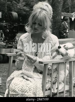 Amerikanische Schauspielerin Goldie Hawn, während sie den Film „There's a Girl in My Soup, USA 1970“ drehte Stockfoto