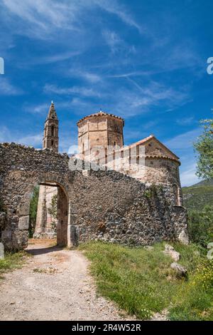 Ayios Spyridion Kirche (St. Spyridon, 1715), befestigte Anlage von Troupakis Mourtzinos in Alt-Kardamili, Messenian Mani, Exo Mani, Peloponnes, Griechenland Stockfoto