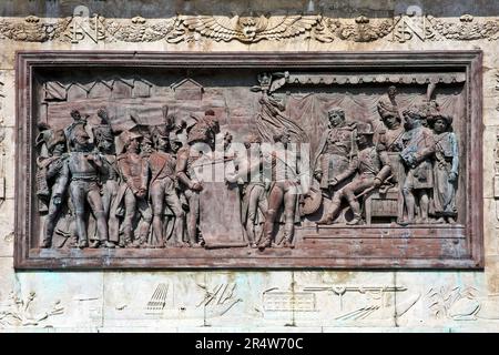 Zum Gedenken an Napoleon Bonaparte (1769-1821) über dem Eingang zur Säule der Grande Armee in Wimille (Pas-de-Calais), Frankreich Stockfoto