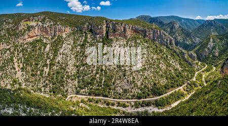 Agiorgitiko River Canyon, Parnon Massif (Parnonas Mountains), Blick vom Elonas Kloster, westlich von Leonidio, Arcadia Region, Peloponnes Region, Griechenland Stockfoto