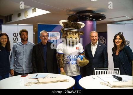 Toulouse, Frankreich. 30. Mai 2023. Pressekonferenz zur Rugby-Weltmeisterschaft 2023 mit Jean-Luc Moudenc, Bürgermeister von Toulouse, Veranstaltungen, die im Juni beginnen, um dieses große Ereignis zu feiern, sowie das Rugby-Dorf in Prairie des Filtres und die wichtigsten Veranstaltungen, die während des Wettbewerbs stattfinden werden. Frankreich, Toulouse am 20. Mai 2023. Foto: Patricia Huchot-Boissier/ABACAPRESS.COM Kredit: Abaca Press/Alamy Live News Stockfoto