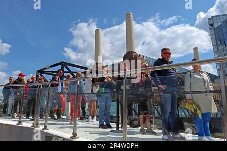 Battersea Power Station Thames Clipper Boarding Stage Pier, Nine Elms, Wandsworth, London, England, UK, SW8 5BN Stockfoto