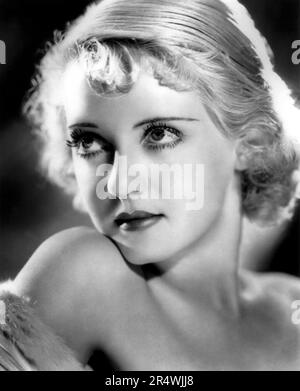 Bette Davis (1908-1989) - auch bekannt als die First Lady des amerikanischen Kinos - ein amerikanischer Film, Fernsehen und Theater Schauspielerin. Bemerkenswert, weil von ihrer Bereitschaft, Bitterbösen und Verständnislose Charaktere spielen Sie mit gleicher Lohn für Frauen im Film Stockfoto