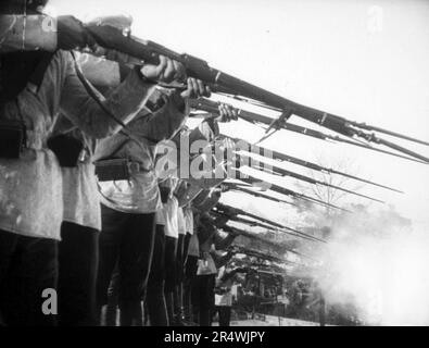 Panzerkreuzer Potemkin, ist ein 1925 silent Film unter der Regie von Sergej Eisenstein. Es stellt eine dramatisierte Version der Meuterei, im Jahre 1905, wenn die Besatzung des russischen Panzerkreuzer Potemkin gegen ihre Offiziere des zaristischen Regimes rebellierte aufgetreten Stockfoto