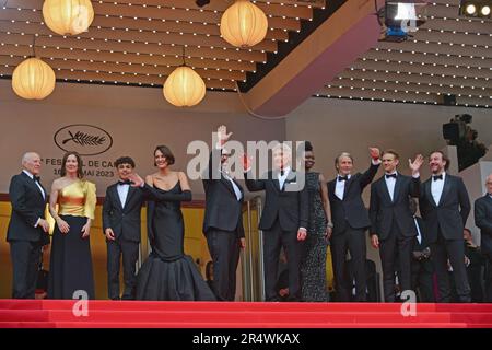 Schauspieler des Films „Indiana Jones and the Dial of Destiny“: Frank Marshall, Kathleen Kennedy, Ethann Isodoree (Anzug von Ami), Phoebe Waller-Bridge (Kleid von Schiparelli), James Mangold, Harrison Ford, Shaunette Renée Wilson (Kleid von Giorgio Armani), Mads Mikkelsen, Boyd Holbrook, Simon Emanuel 'Indiana Jones and the Dial of Screening Destiny', 18. Mai 76., Cannes Film Festival 2023 Stockfoto